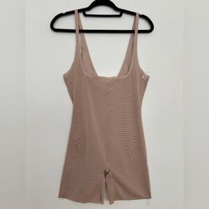 Skims Women's Sheer Sculpt Bodysuit Size L Color Clay‎